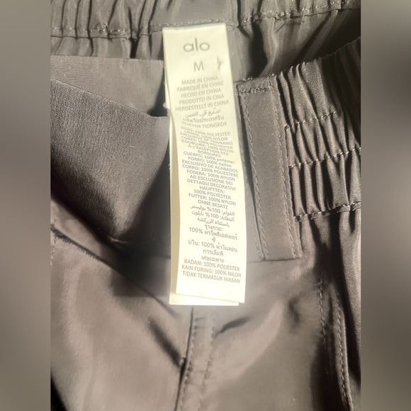 Alo Yoga Black High-Waist SkiMoto Puffer Athleisure Trendy Style Wide Leg Pant M - Picture 4 of 4